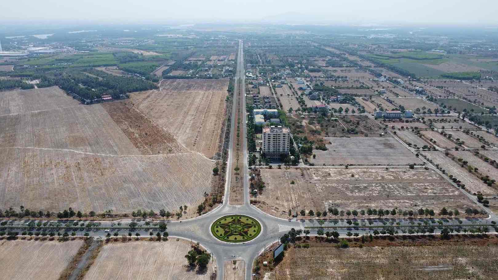 Inspecting the responsibilities of the Chairman of Trang Bom District People's Committee and the Chairman of Nhon Trach District People's Committee. Photo: HAC