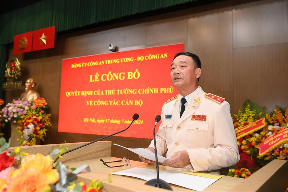 Lieutenant General Pham The Tung - Deputy Minister of Public Security - has sent a letter of commendation to the units that have dismantled a network using cyberspace to illegally buy and sell drugs. Photo: Ministry of Public Security