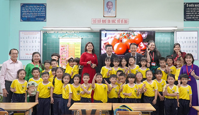 The "School Meals" project was initiated by Ajinomoto Vietnam in 2012 and has now been deployed nationwide (Photo: DNCC).