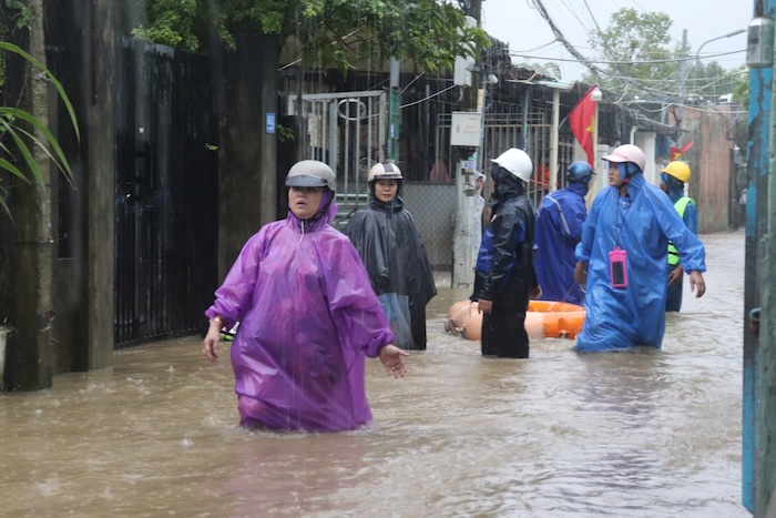 Hien khu vuc ron lu Me Suot nuoc da dan cao hon dau goi nguoi truong thanh. Anh: Nguyen Linh