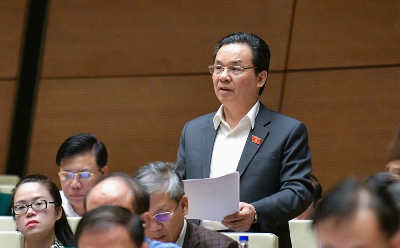 Delegate Hoang Van Cuong (Hanoi City delegation) recounted the story of a hospital in Phu Tho after implementing autonomy, patients had to pay bank interest. Photo: National Assembly