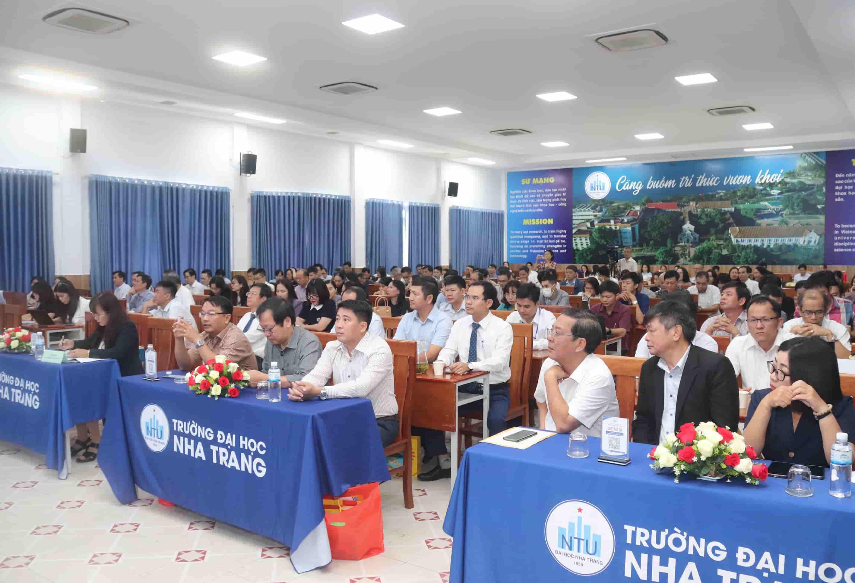 Many universities have innovated their admissions to adapt to the new education program. Photo: Huu Long