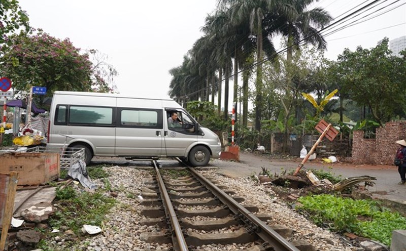 Many cross-roads do not ensure traffic safety. Illustration photo: Huu Chanh
