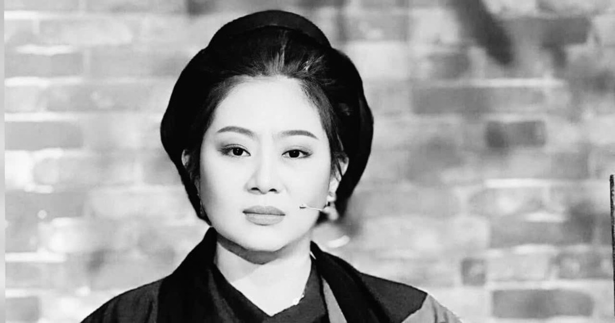 Cai luong artist Le Phuong. Photo: Provided by the stage.
