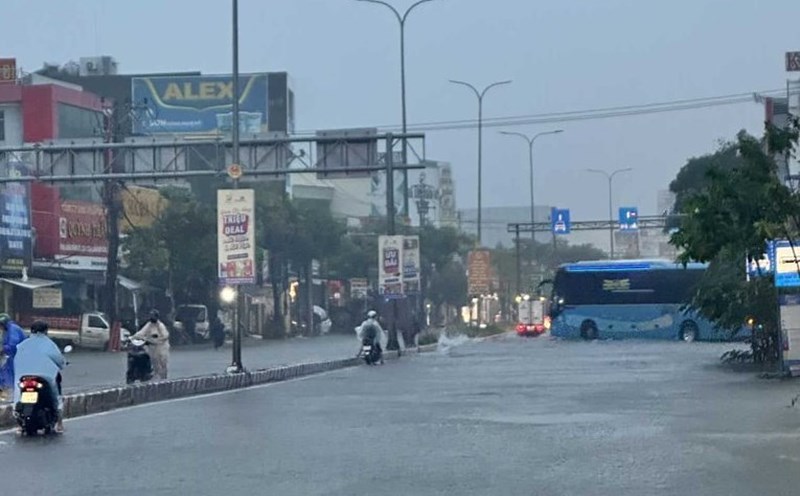 Heavy rain in some places over 200mm, Da Nang City warns of level 1 risk of flash floods and landslides. Photo: Duc Tran