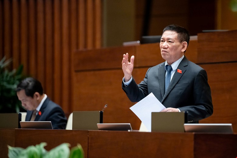 Deputy Prime Minister Ho Duc Phoc said that there is almost no savings on salaries and allowances, but only savings on shopping, conferences and guest receptions. Photo: Quochoi.vn