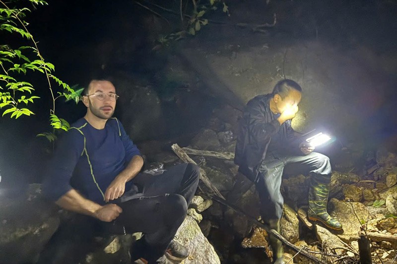 A foreign tourist (left) who got lost in Hoang Lien National Park, Sa Pa town has been found. Photo: Pham Quynh