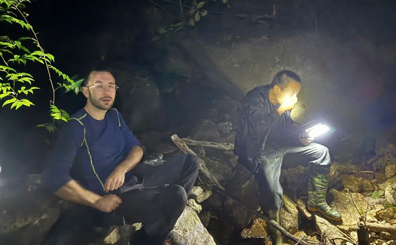 A foreign tourist (left) who got lost in Hoang Lien National Park, Sa Pa town has been found. Photo: Pham Quynh