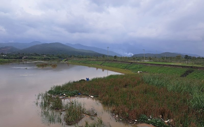 Project of main drainage route from downstream of High-tech Park canal to Hoa Lien flood drainage canal (Da Nang city) with an investment of more than 817 billion VND. Photo: Nguyen Linh