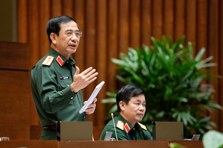 According to General Phan Van Giang, if one reaches the age of 50, meaning working in the military for more than 30 years, and is just promoted to captain, then one's ability must be reviewed. Photo: Pham Thang