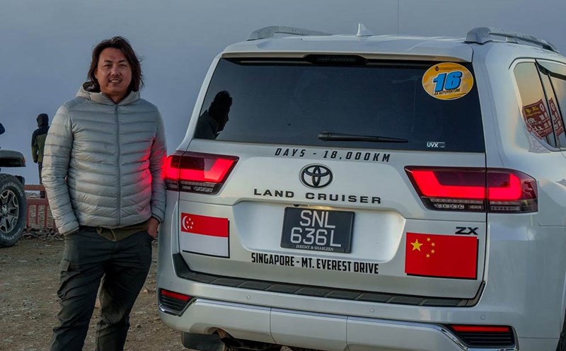 Jeremy See, a member of a group of Singaporean tourists, drives to the top of Everest. Photo: Jeremy See