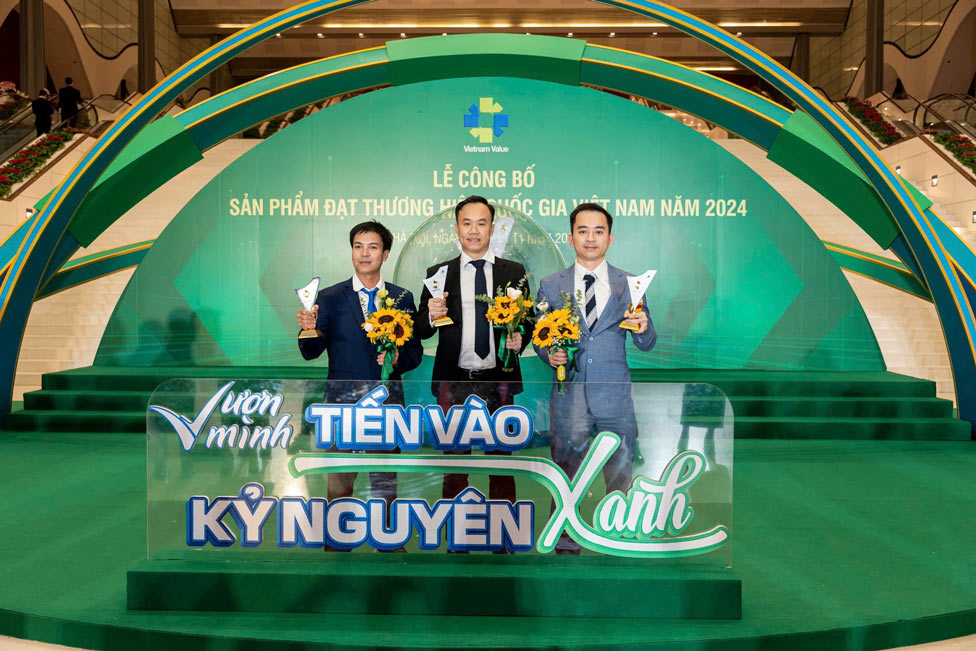 DNP Holding has 3 representatives honored as National Brands in 2024 for the second time. Photo: DN provided