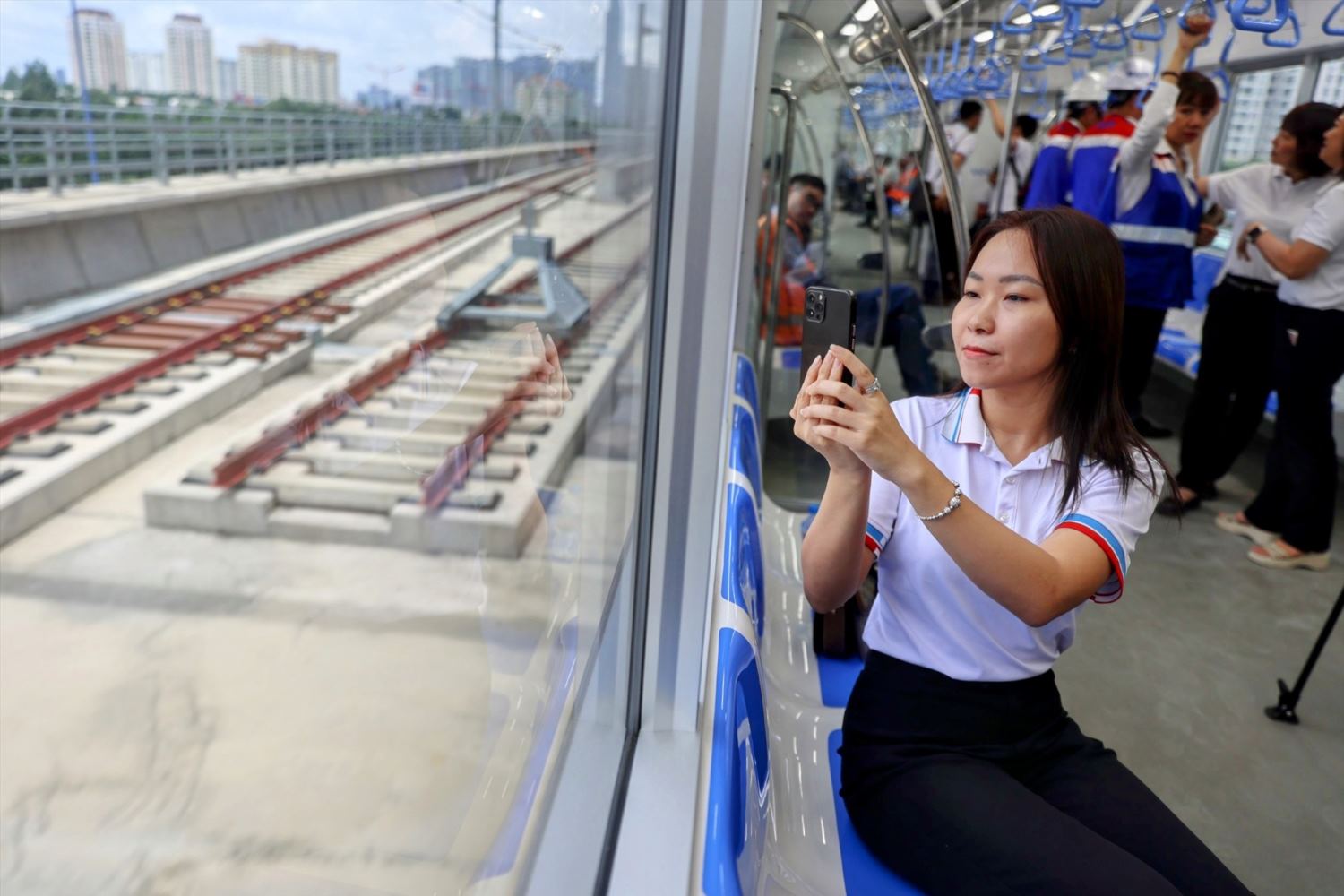 Metro Line 1 (HCMC) ticket price is proposed to be at least 6,000 VND per trip. Photo: Anh Tu