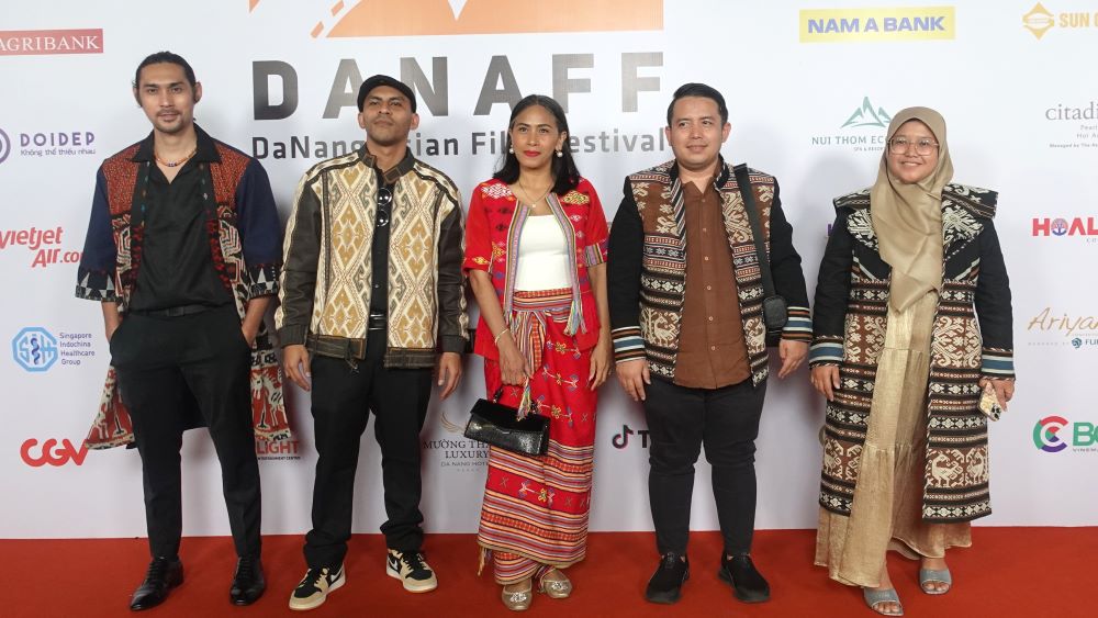 At the red carpet opening ceremony of the 2nd Da Nang Asian Film Festival, many domestic and foreign actors and directors attended the opening ceremony. Photo: Tran Thi