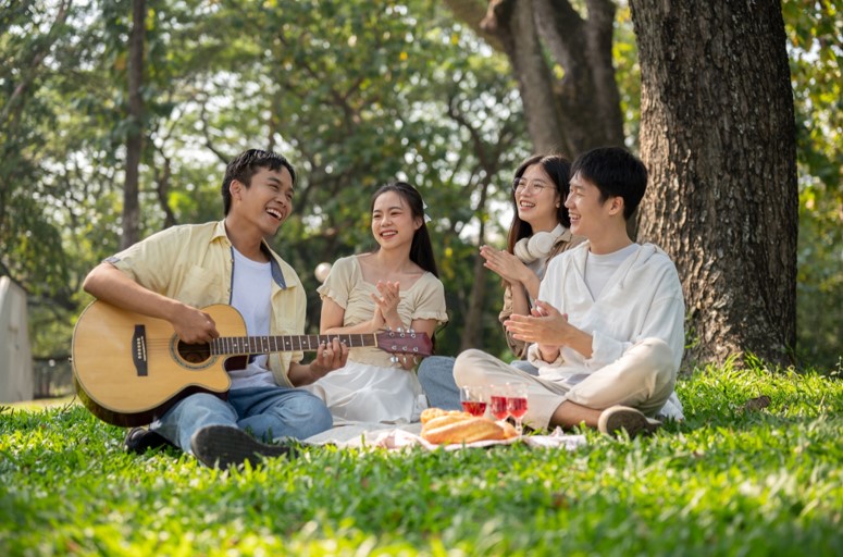 Tu nhung hoat dong vui choi quy mo lon den cac su kien vi moi truong, xa hoi va the thao; thanh pho moi Binh Duong da tao dung duoc khong gian truyen cam hung, dap ung ve ca nhu cau sinh hoat lan tinh than cua cong dong dan cu.  