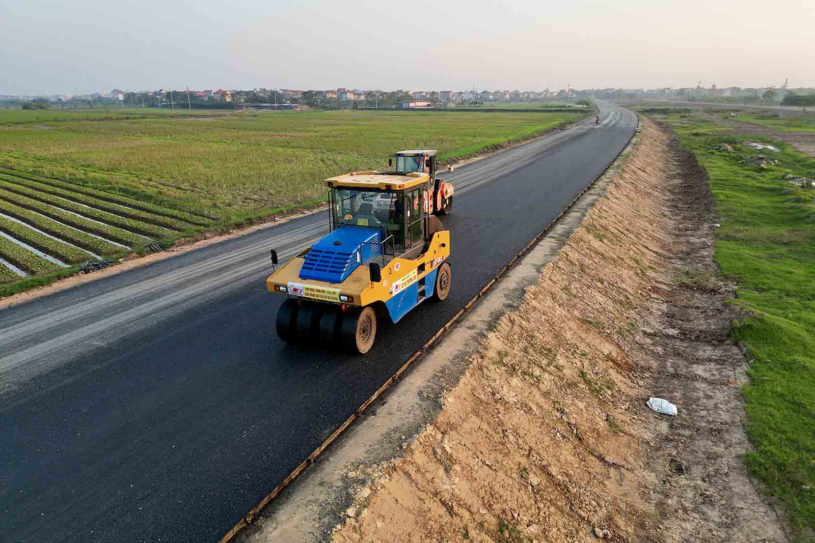 A corner of the Ring Road 4 Project (section through Me Linh district, Hanoi). Photo: Huu Chanh