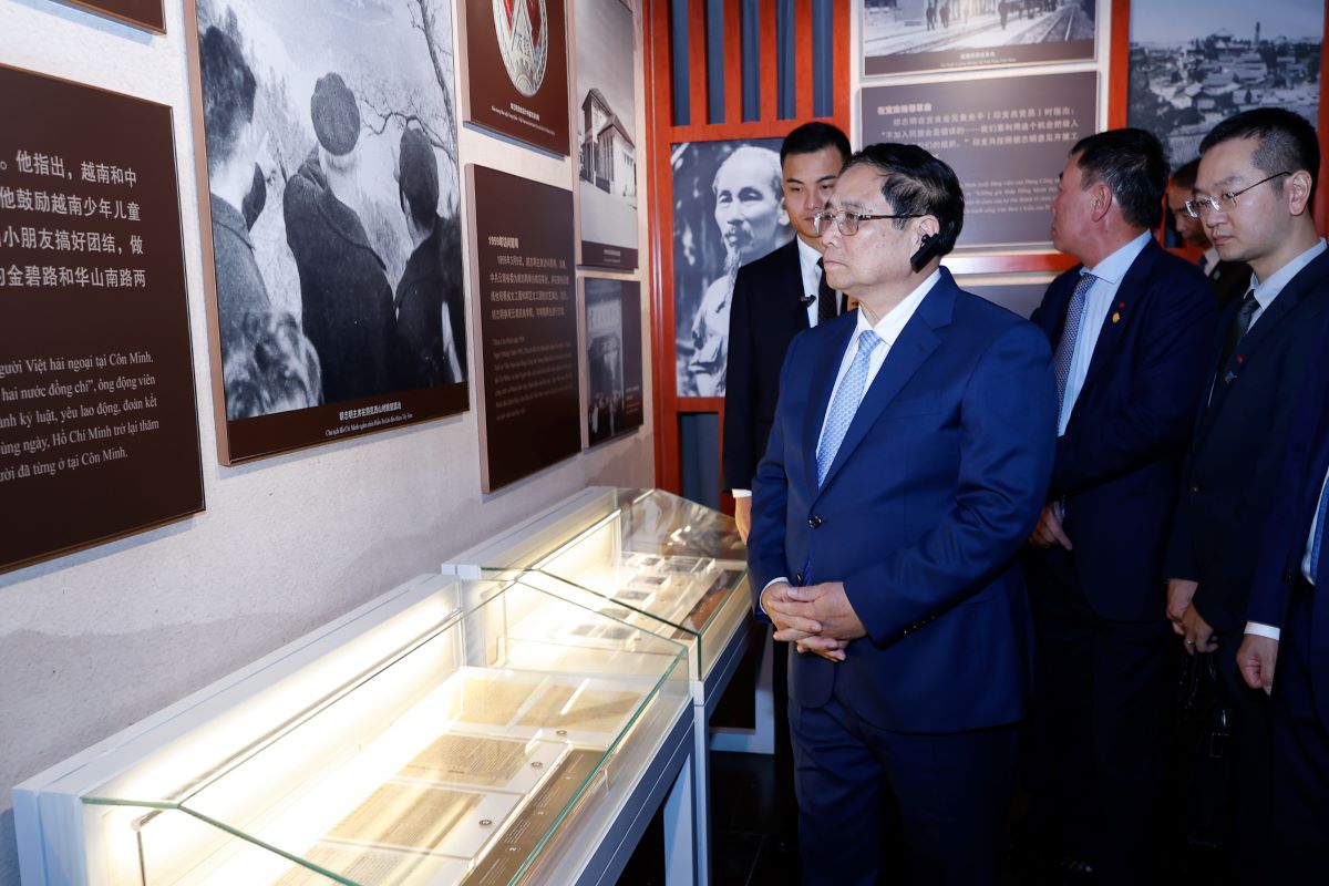 Prime Minister Pham Minh Chinh visits the President Ho Chi Minh historical relic site in Yunnan, China. Photo: VGP