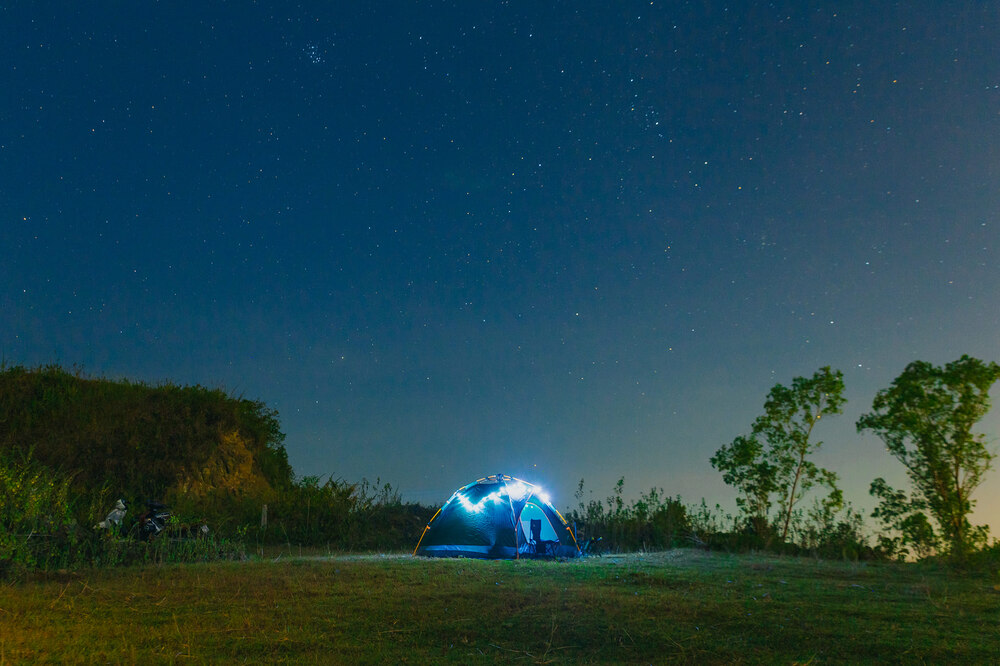 Anh Hieu khang dinh duong di toi day khong qua kho tim va rat de di nen khong he gap bat tien, kho khan nao. Tuy nhien, moi nguoi nen chuan bi ky nhung mon do can thiet de chuyen cam trai duoc suon se nhu leu, ban ghe picnic, tui ngu, den chieu sang, do an, nuoc uong, cac dung cu nuong co ban... Anh: NVCC