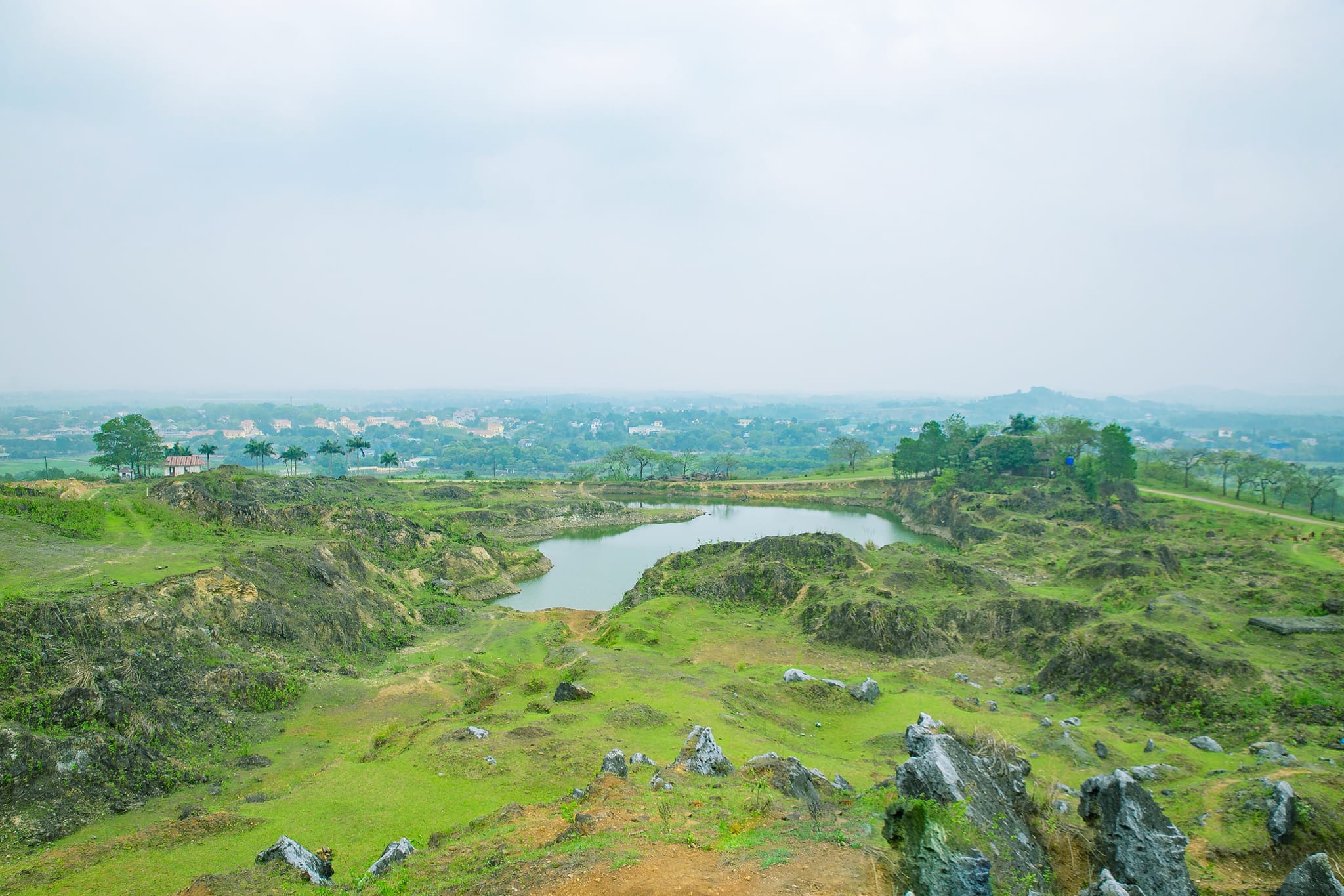 Day la dia diem ly tuong de thuc su hoa minh vao thien nhien, tach biet voi pho thi on ao tap nap. Tuy nhien voi nhung nguoi quen su nhon nhip, khu cam trai nay se kha buon vi khong co cac dich vu vui choi khac nhu cheo thuyen, cac tro van dong ngoai troi... Anh: NVCC