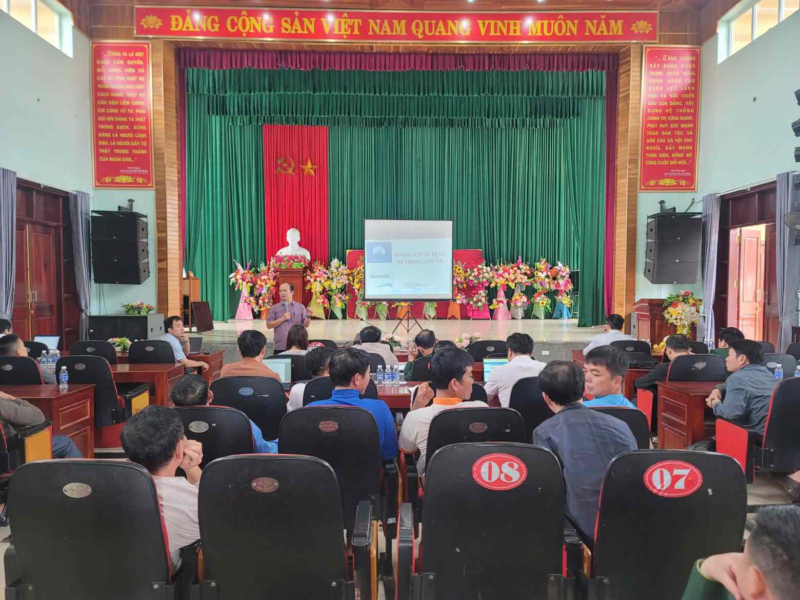 Cuc Thuy san to chuc tap huan cho dia phuong trien khai he thong truy xuat nguon goc thuy san khai thac dien tu (eCDT).