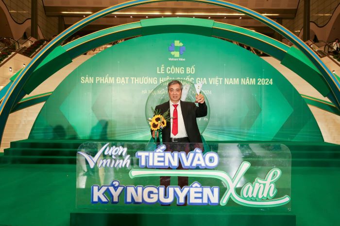 Dai dien Tap doan DOJI tham gia Le Cong bo san pham dat Thuong hieu Quoc gia Viet Nam 2024. Anh: Doji