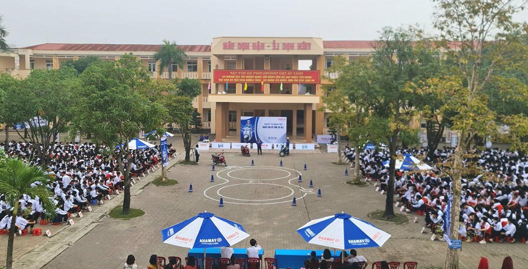 Nghe An Department of Education and Training has directed to arrange for 9th grade students who have not yet passed the junior high school graduation exam to retake the graduation exam. Photo: Hai Dang