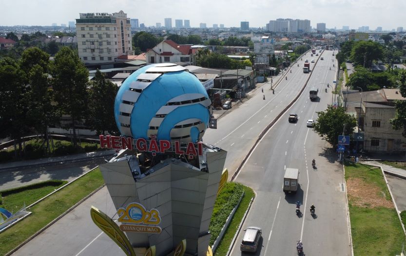 Binh Duong plans to place a BOT toll station near Vinh Binh Bridge (bordering Ho Chi Minh City). Photo: Dinh Trong
