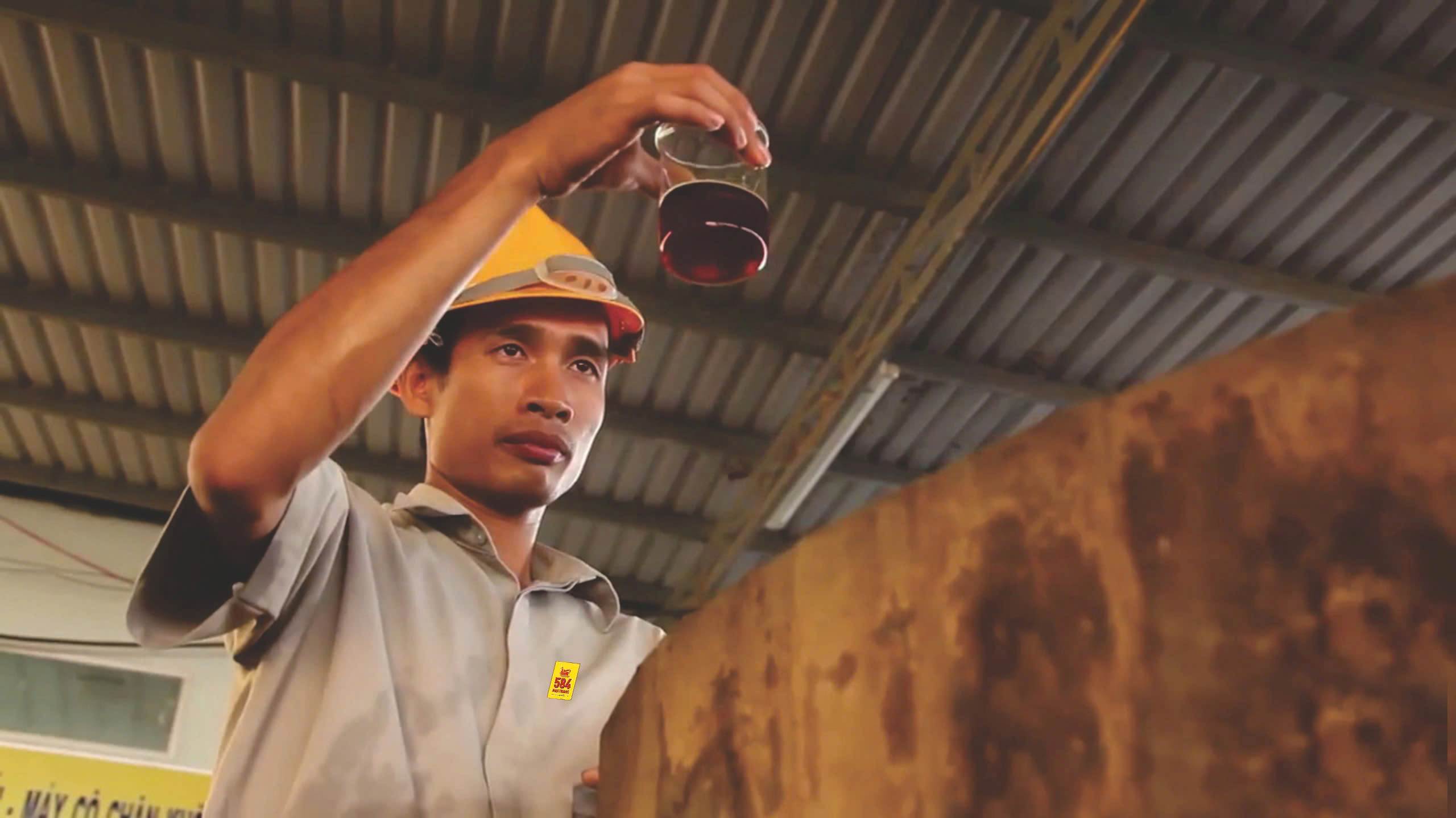 For nearly 50 years, 584 Nha Trang fish sauce has always maintained the quality of traditional fish sauce. Photo: Duong Thuy