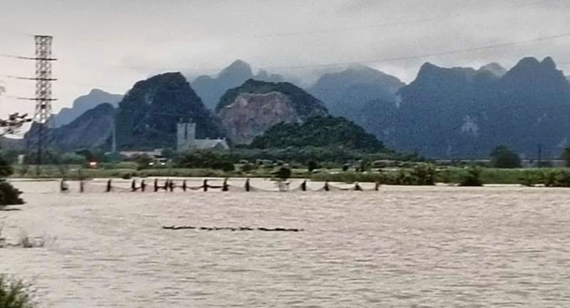 Authorities search for missing man swept away by floodwaters. Photo: T. Pham