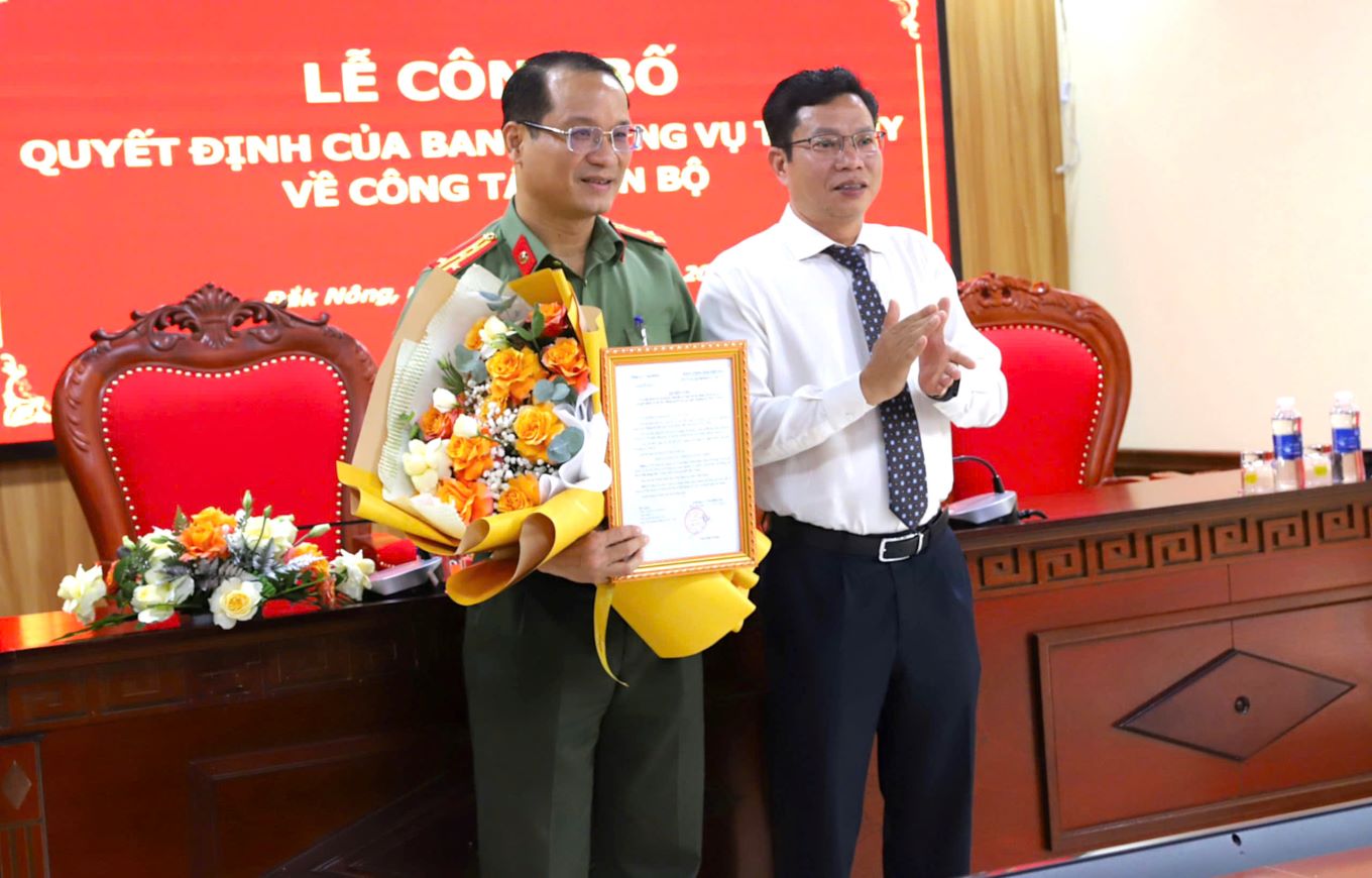 Colonel Ho Song An was appointed by the Provincial Party Committee Standing Committee to hold the position of Secretary of the Provincial Police Party Committee. Photo: Ngoc Thach