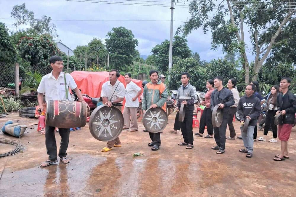 Gong class with many participants. Photo: Dai Ngan