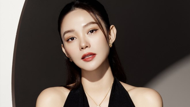 Độ giàu có của Minh Hằng khi được ví như dát vàng lên người
