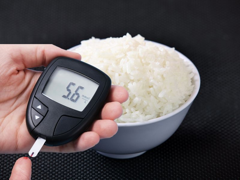 Cooking white rice properly will prevent blood sugar from rising. Graphics: Ha May