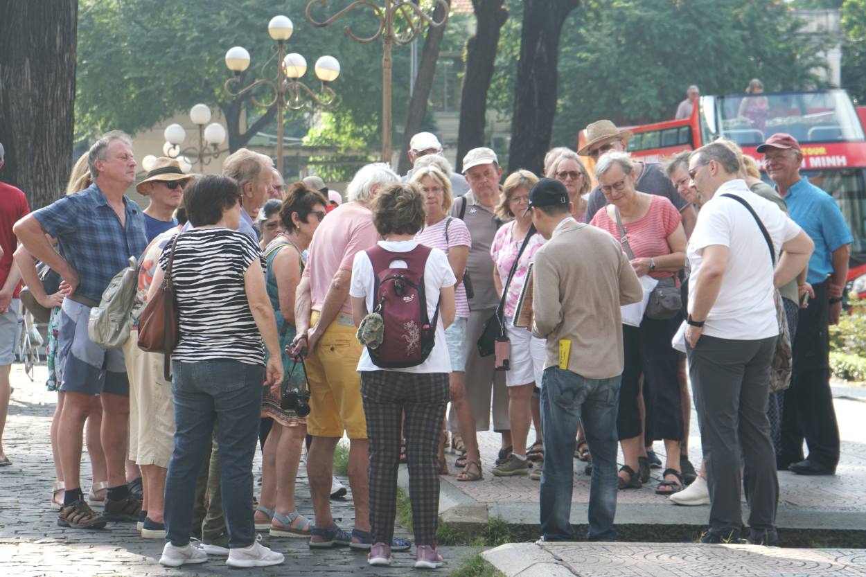 International tourists visit the City Post Office (District 1, HCMC). Photo: Thanh Chan