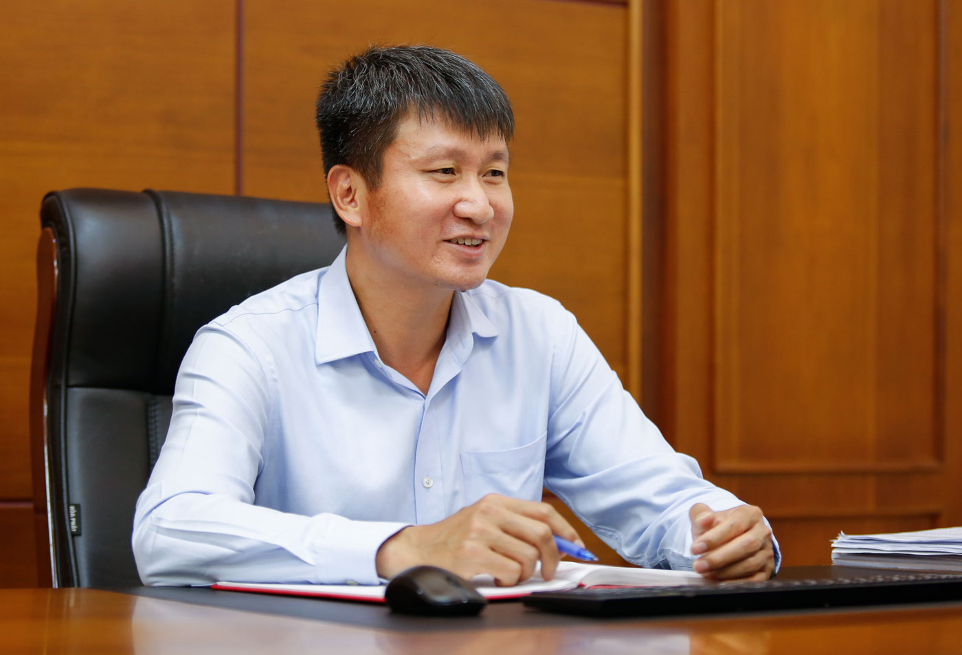 Mr. Tran Huy Tuan at an interview with Lao Dong Newspaper. Photo: Bao Nguyen