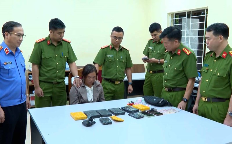 Arrested 3 drug traffickers with 6 heroin cakes