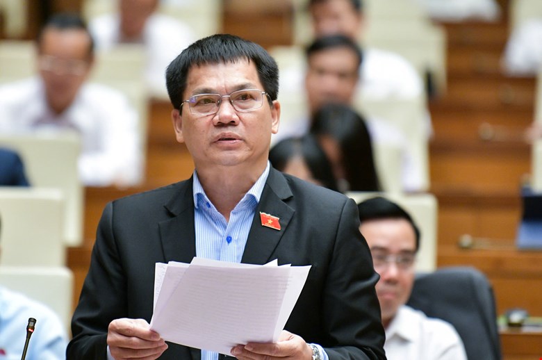Delegate Duong Khac Mai - National Assembly Delegation of Dak Nong province discussed the draft Law on Public Investment (amended). Photo: Pham Thang