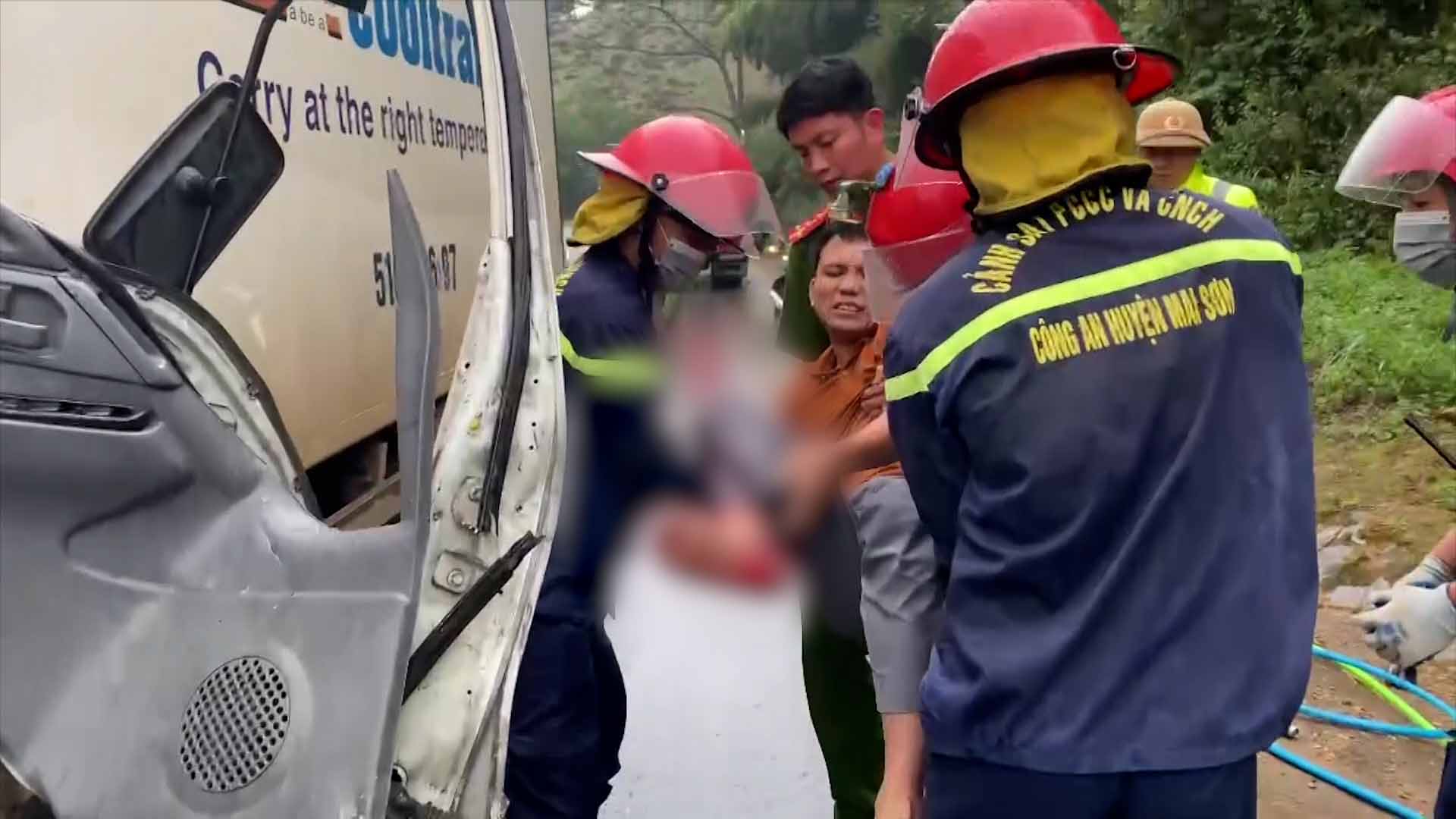 Fire police and rescue workers broke the cabin to rescue accident victims