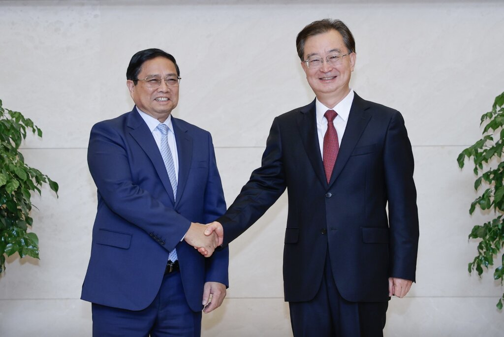 Prime Minister Pham Minh Chinh and Secretary of the Yunnan Provincial Party Committee Wang Ning. Photo: VGP