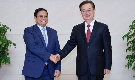 Thủ tướng Chính phủ Phạm Minh Chính và Bí thư Tỉnh ủy tỉnh Vân Nam Vương Ninh. Ảnh: VGP