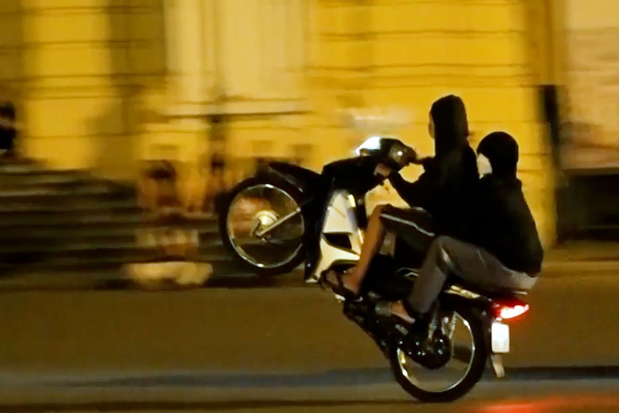 Encounters with groups of "speed demons" that make people scared