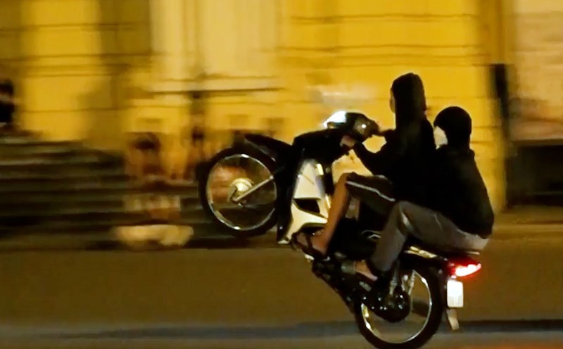 Encounters with groups of "speed demons" that make people scared
