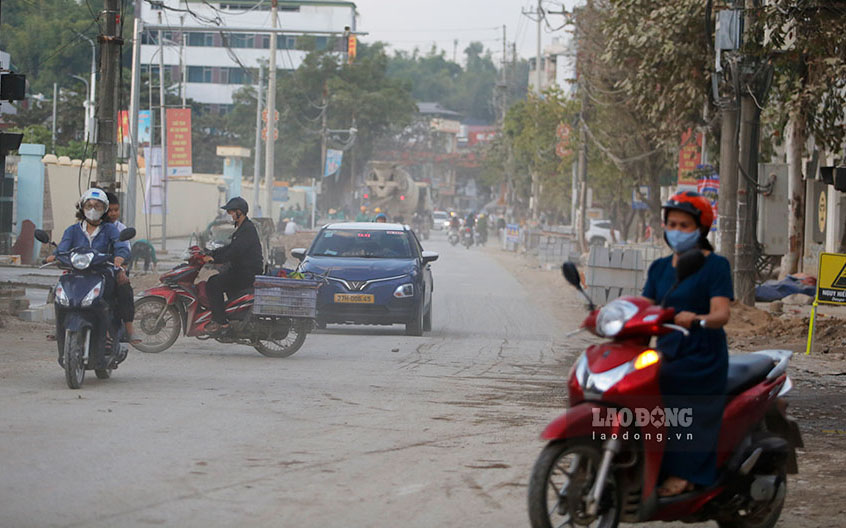 Hàng loạt công trình, dự án xây dựng lớn nhỏ đang đồng loạt triển khai vào những tháng cuối năm khiến người dân tại lòng chảo Điện Biên (TP Điện Biên Phủ và một phần huyện Điện Biên) đang phải đối mặt với tình trạng ô nhiễm không khí nghiêm trọng. Ảnh: Quang Đạt