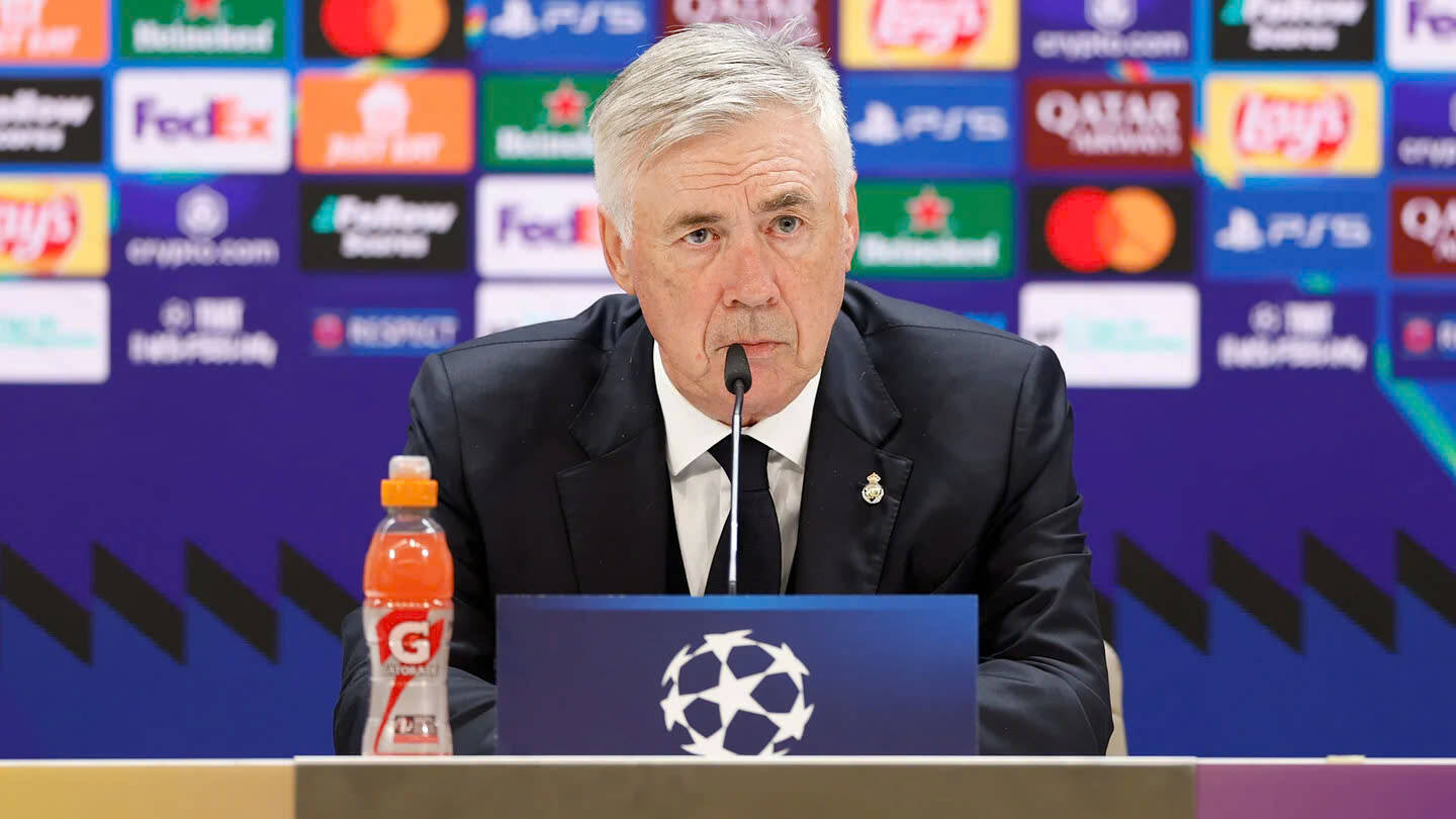 Carlo Ancelotti khong the hai long ve cac hoc tro.  Anh: RMC