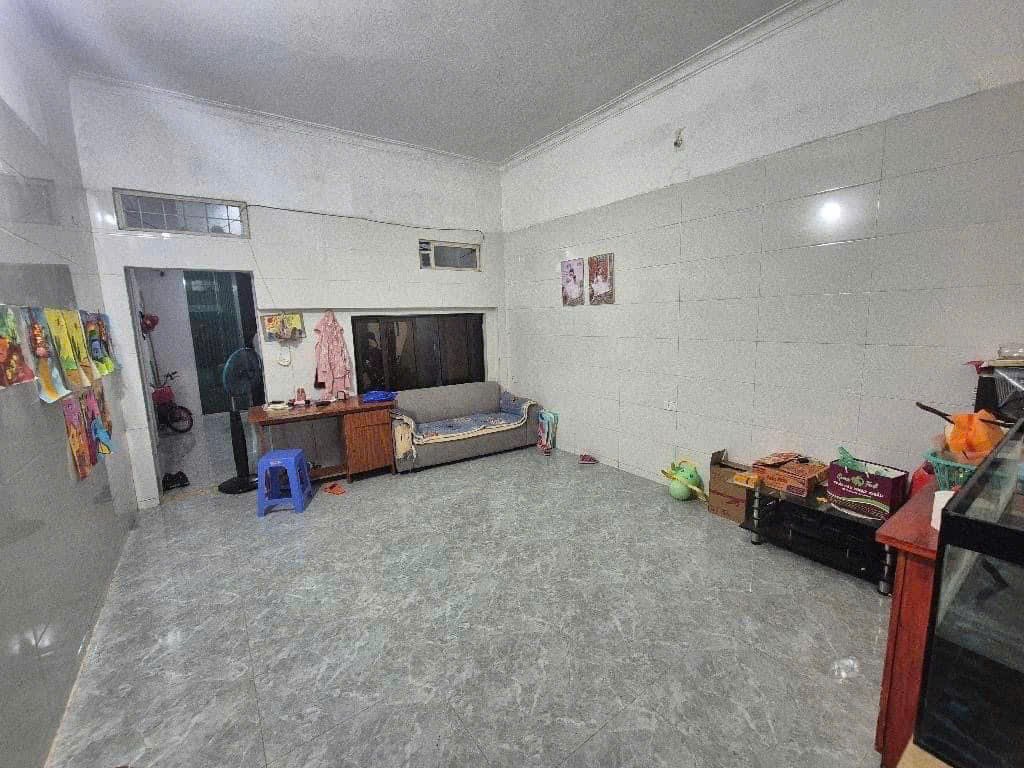 Căn nhà không sổ đỏ, diện tích 48m2, có giá rao bán 3,3 tỉ đồng tại quận Thanh Xuân, Hà Nội. Ảnh: Pham Loan