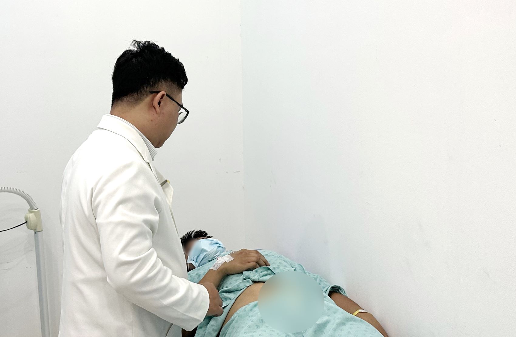 24-year-old man hospitalized after circumcision at home. Photo: Hospital provided