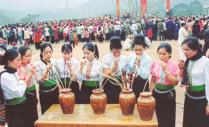 Van hoa uong ruou can cua nguoi dan toc Thai (Anh: Truc Uyen)