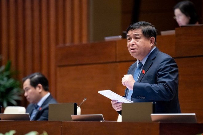 Minister of Planning and Investment Nguyen Chi Dung said that a province in China built 2,000 km of highway in 3 years. Photo: Quochoi.vn.