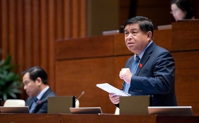 Minister of Planning and Investment Nguyen Chi Dung said that a province in China built 2,000 km of highway in 3 years. Photo: Quochoi.vn.