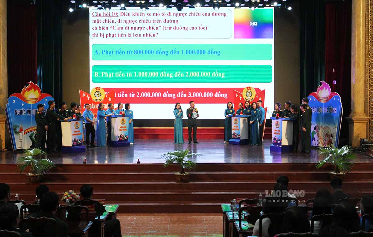 Performances in the Law Research and Dissemination Contest in response to Vietnam Law Day 2024. Photo: Nguyen Tung.